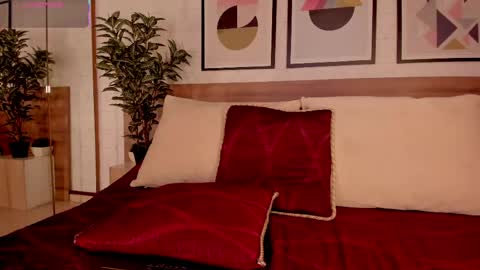 Snapshot of lunaruso chatting on May 13, 8:38 pm Luna Ruso online show from May 13, 8:38 pm
