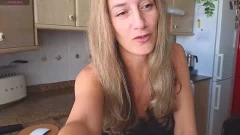 Snapshot of lunary_mix chatting on October 6, 9:29 am  Luna online show from October 6, 9:29 am