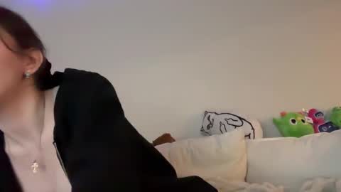 lunasnow online show from February 17, 2:57 pm