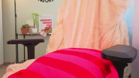 Snapshot of lunatale chatting on May 17, 10:00 am Kate online show from May 17, 10:00 am