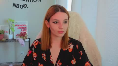 Snapshot of lunatale chatting on May 21, 10:00 am Kate online show from May 21, 10:00 am