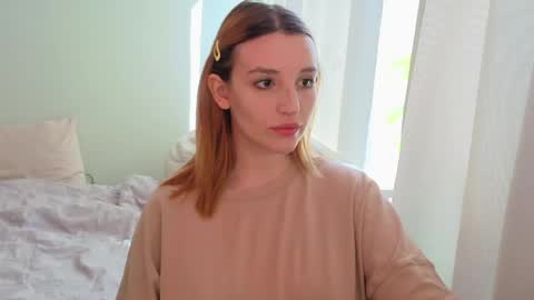Snapshot of lunatale chatting on June 8, 1:00 pm Kate online show from June 8, 1:00 pm