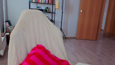 Snapshot of lunatale chatting on July 27, 9:05 am Kate online show from July 27, 9:05 am