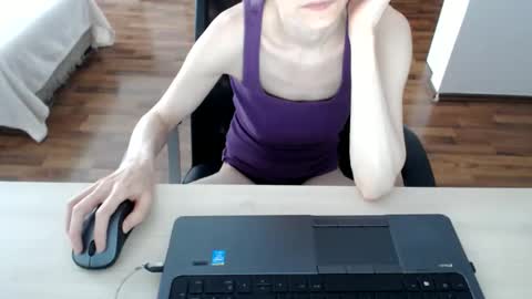 Snapshot of lunavibe_ chatting on May 29, 12:14 pm lunavibe_ online show from May 29, 12:14 pm