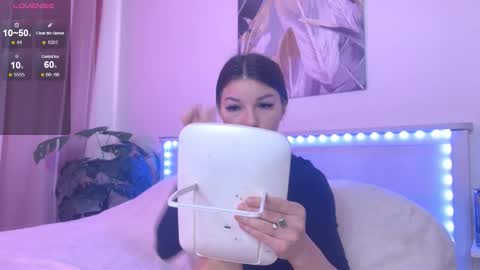 Snapshot of lunavine chatting on November 16, 9:48 am Veronica online show from November 16, 9:48 am