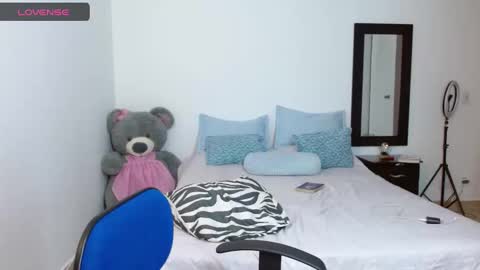 Snapshot of lunayois02 chatting on January 24, 1:45 am lunayois02 online show from January 24, 1:45 am