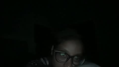 Snapshot of lunchboxgirl chatting on April 19, 2:11 am lunchboxgirl online show from April 19, 2:11 am