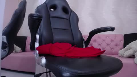 Snapshot of lunnadoll chatting on March 5, 9:05 am Katty what ever do you want on my pv is for extra tokens minimi 250 tks ty u for understand online show from March 5, 9:05 am