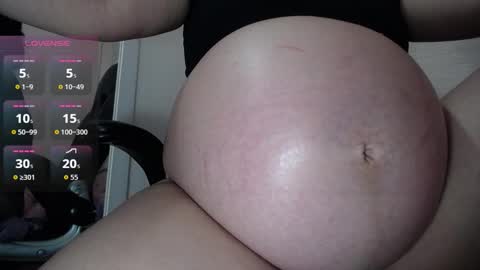 Snapshot of lunnadoll chatting on October 4, 3:15 am Katty what ever do you want on my pv is for extra tokens minimi 250 tks ty u for understand online show from October 4, 3:15 am