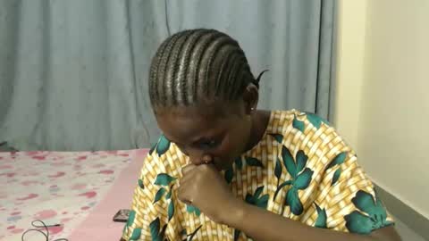 Snapshot of luo_queen chatting on September 15, 1:44 pm luo_queen online show from September 15, 1:44 pm