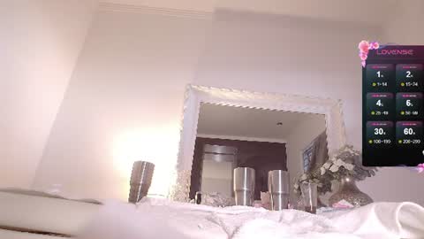 Snapshot of lusciouslipsxx chatting on June 30, 5:08 am lusciouslipsxx online show from June 30, 5:08 am