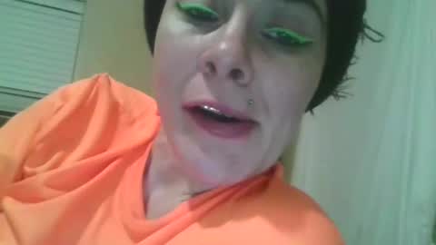 Snapshot of lushuslucy chatting on February 26, 3:53 am Kikithebaee online show from February 26, 3:53 am