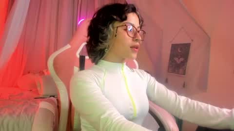 Snapshot of lusiana__ chatting on June 24, 4:22 am Luci online show from June 24, 4:22 am