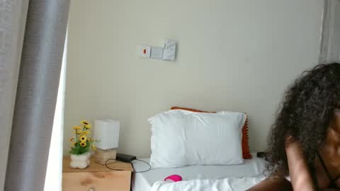 Karly    follow for next broadcast updates kisses online show from November 16, 4:18 am