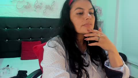 Snapshot of lust_mom chatting on December 16, 7:32 pm Angela 3 online show from December 16, 7:32 pm