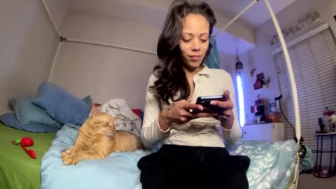 Snapshot of lustforlola chatting on May 6, 6:41 am LOLA online show from May 6, 6:41 am