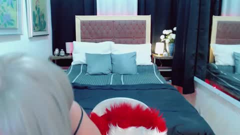 Snapshot of lustfuloffendertrina chatting on January 2, 6:07 am Trina online show from January 2, 6:07 am