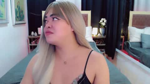 Snapshot of lustfuloffendertrina chatting on February 4, 5:53 am Trina online show from February 4, 5:53 am