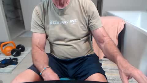 Snapshot of luv_missle chatting on March 21, 4:06 am luv_missle online show from March 21, 4:06 am