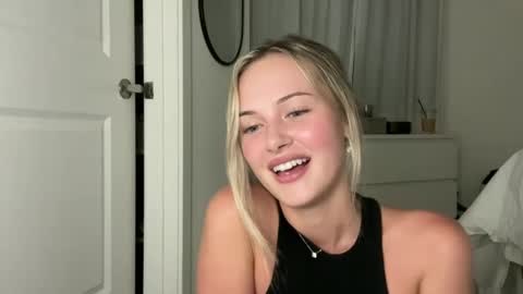 Snapshot of luvaimee chatting on September 20, 3:07 am Aimee online show from September 20, 3:07 am