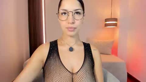 Snapshot of luvely_unique chatting on January 8, 9:50 pm Lu. online show from January 8, 9:50 pm