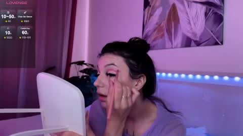 Snapshot of luvlyveronica chatting on July 1, 9:22 am Veronica online show from July 1, 9:22 am