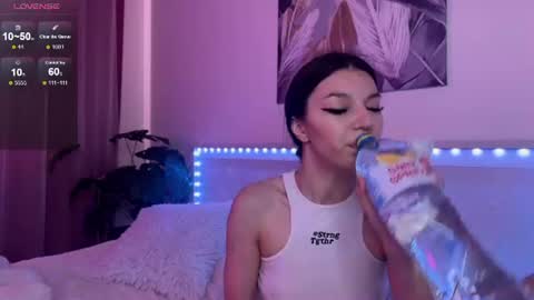 Snapshot of luvlyveronica chatting on July 10, 9:01 am Veronica online show from July 10, 9:01 am
