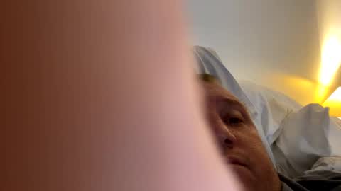 Snapshot of luvtobenude21 chatting on December 17, 12:33 pm Joe and Sarah online show from December 17, 12:33 pm