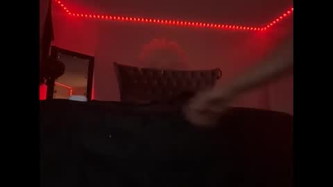 luvvlee online show from November 6, 3:35 pm