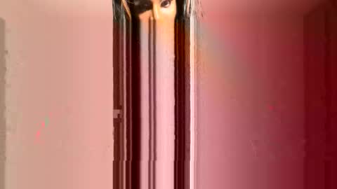 Snapshot of luvvlee chatting on April 18, 1:48 pm luvvlee online show from April 18, 1:48 pm