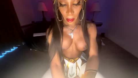 Snapshot of luvvlee chatting on May 3, 5:19 pm luvvlee online show from May 3, 5:19 pm