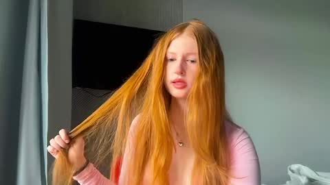 Snapshot of lux_angel chatting on May 26, 12:39 am lux_angel online show from May 26, 12:39 am