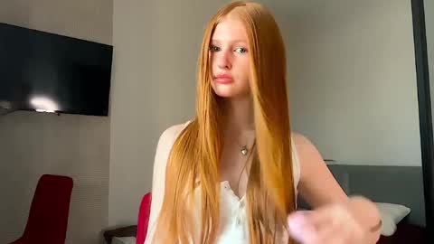 Snapshot of lux_angel chatting on May 28, 12:19 am lux_angel online show from May 28, 12:19 am