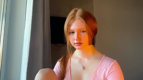 Snapshot of lux_angel chatting on June 2, 12:01 am lux_angel online show from June 2, 12:01 am