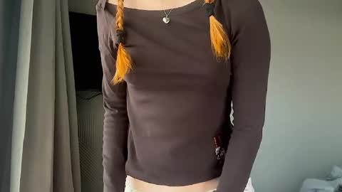 Snapshot of lux_angel chatting on June 8, 12:36 am lux_angel online show from June 8, 12:36 am