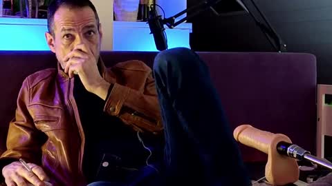 Snapshot of lux_dei chatting on December 21, 9:25 pm Im a - CAMGUY YOU LIKE to FUCK online show from December 21, 9:25 pm