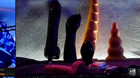 Snapshot of lux_dei chatting on January 19, 12:49 am Im a - CAMGUY YOU LIKE to FUCK online show from January 19, 12:49 am