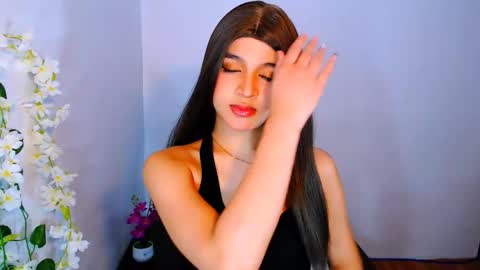 queen lux online show from November 19, 12:49 pm