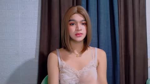 queen lux online show from March 9, 2:10 pm