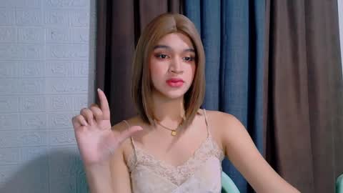 queen lux online show from April 4, 1:52 pm