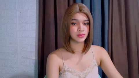 queen lux online show from April 5, 3:36 am