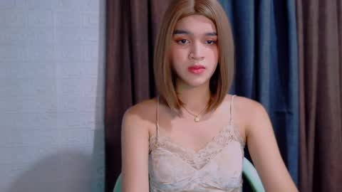 queen lux online show from April 6, 6:58 am