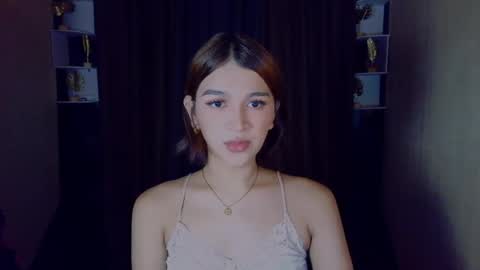 Snapshot of lux_white chatting on May 6, 11:59 am queen lux online show from May 6, 11:59 am