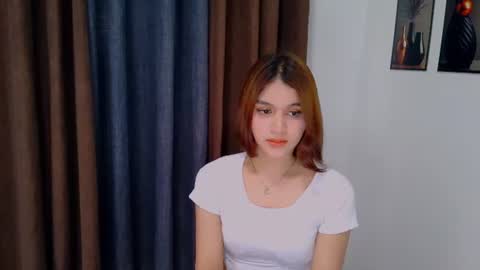Snapshot of lux_white chatting on June 12, 5:06 am queen lux online show from June 12, 5:06 am
