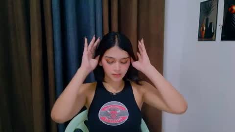 Snapshot of lux_white chatting on July 2, 2:45 pm queen lux online show from July 2, 2:45 pm
