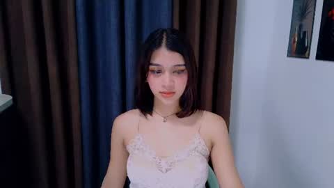 Snapshot of lux_white chatting on August 6, 11:28 pm queen lux online show from August 6, 11:28 pm