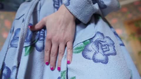 Snapshot of luxegirl67 chatting on December 31, 9:53 am Sophie online show from December 31, 9:53 am