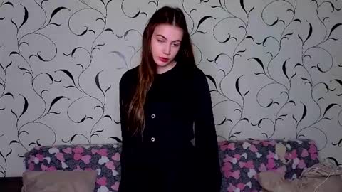 Snapshot of luxewyvern chatting on June 19, 1:37 pm luxewyvern online show from June 19, 1:37 pm