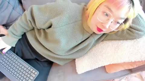 Snapshot of luxgray chatting on December 3, 7:22 pm LuxGray online show from December 3, 7:22 pm