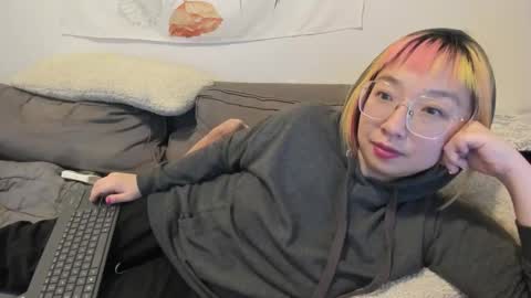 Snapshot of luxgray chatting on December 4, 6:22 am LuxGray online show from December 4, 6:22 am